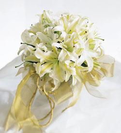 The FTD White Wonders? Bouquet