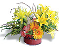  Sweden Flower Sweden Florist  Sweden  Flowers shop Sweden flower delivery online  :Yellow lillium,gerbera and roses in glass pot